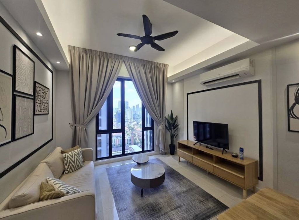 8DDC1C75-6778-46C8-A672-F420C2BE284E